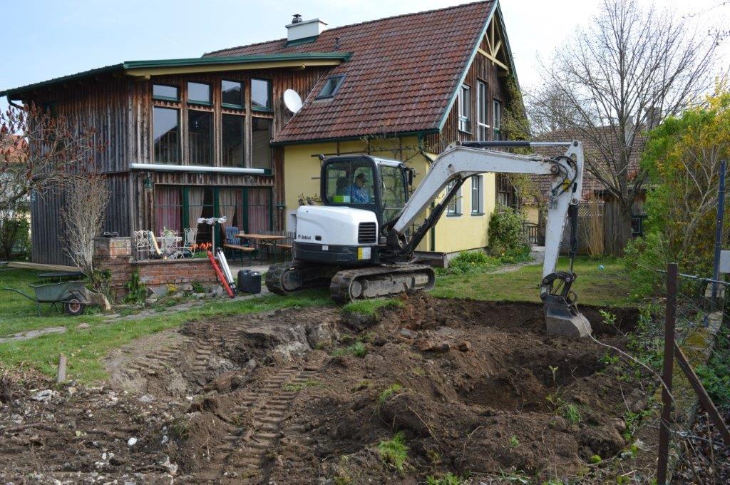 Aushub eines Schwimmteiches in St. Pölten (Niederösterreich)