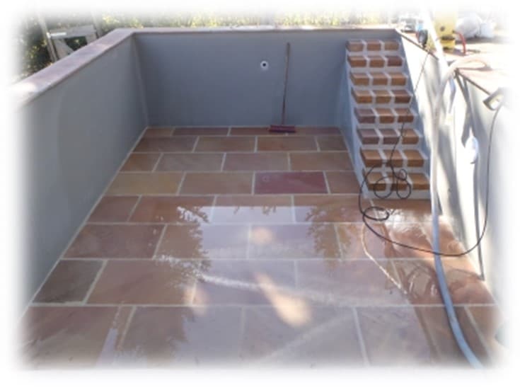 Betonarbeiten Naturpool architektonisch Betonarbeiten eines architektonischen Naturpools