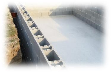 Betonbau im Naturpool