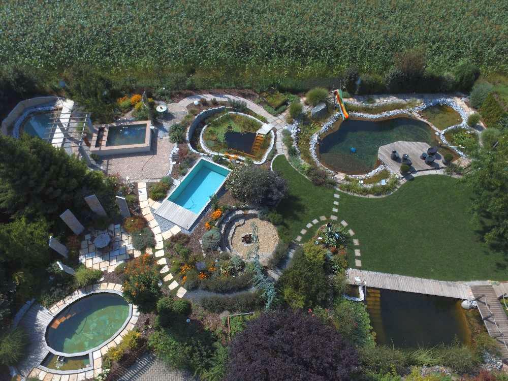 Luftaufnahme Schwimmteich Schaugarten Zangl Gartengestaltung